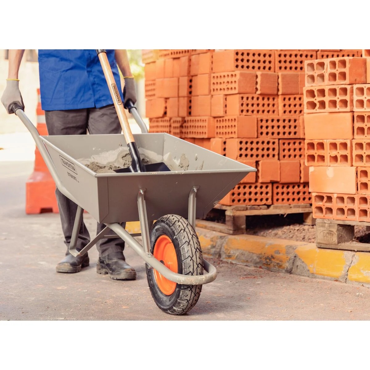 Carrinho de Mão Extraforte Caçamba 65 Litros Metálica Reforçada - TRAMONTINA-77714435